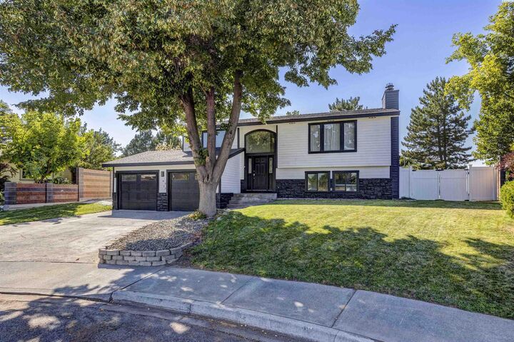 8415 W Entiat Place  Kennewick WA 99336 photo