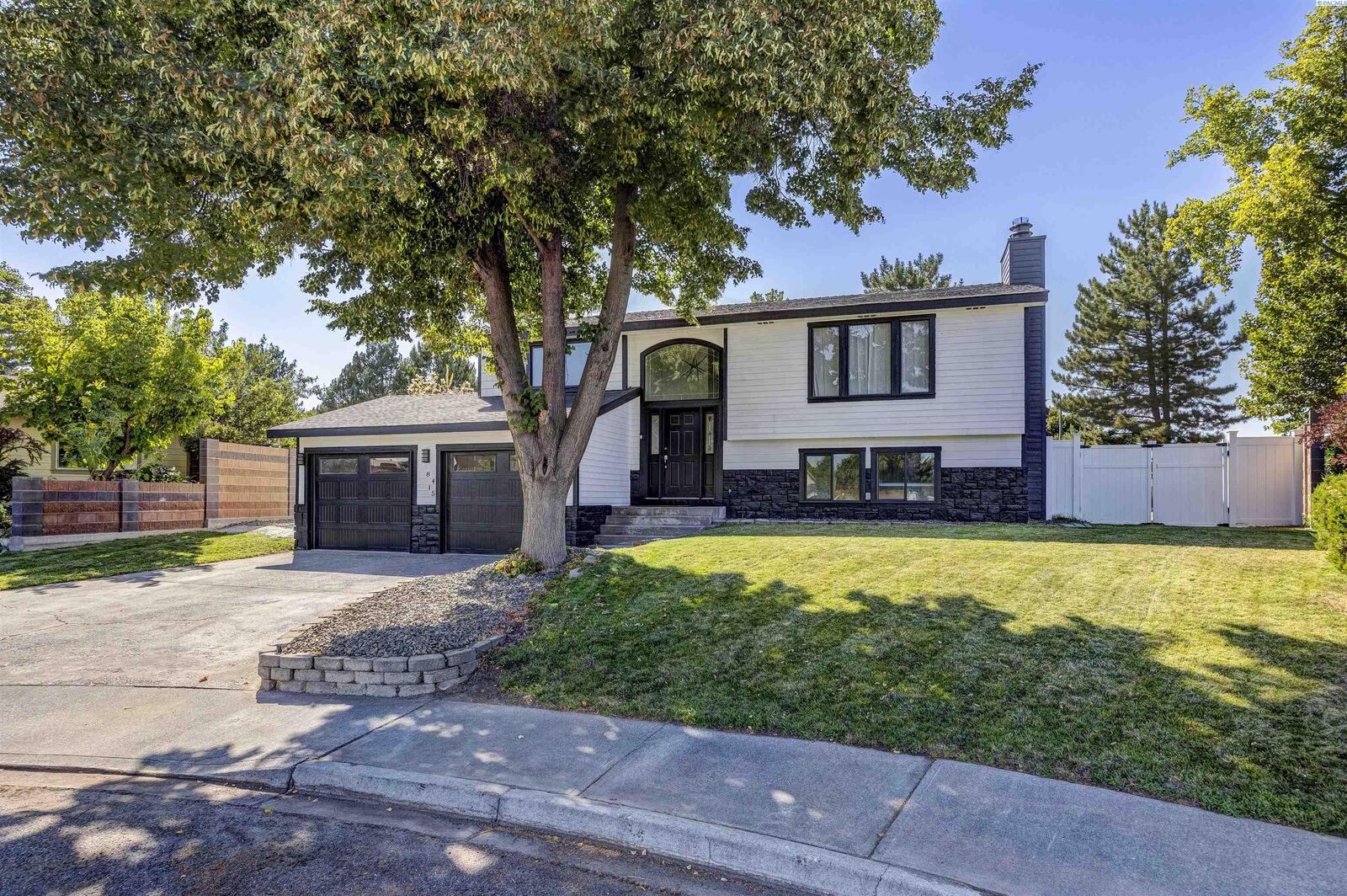 Property Photo: 8415 W Entiat Place WA 99336