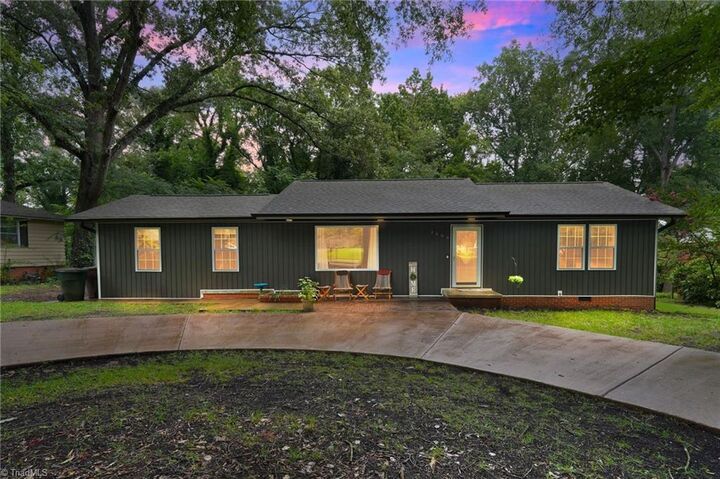 3406 Wilshire Drive  Greensboro NC 27408 photo