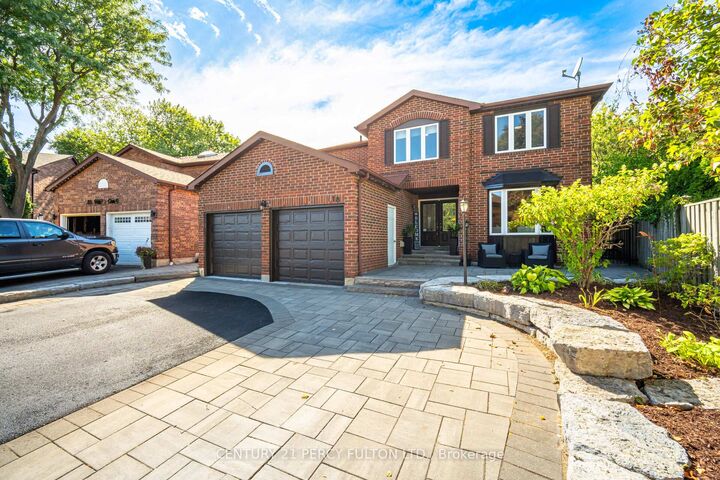 718 Pebble Court  Pickering ON L1V 3Z4 photo
