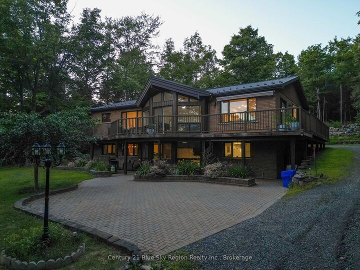 Property Photo: 708 Anita Avenue ON P1B 8G4