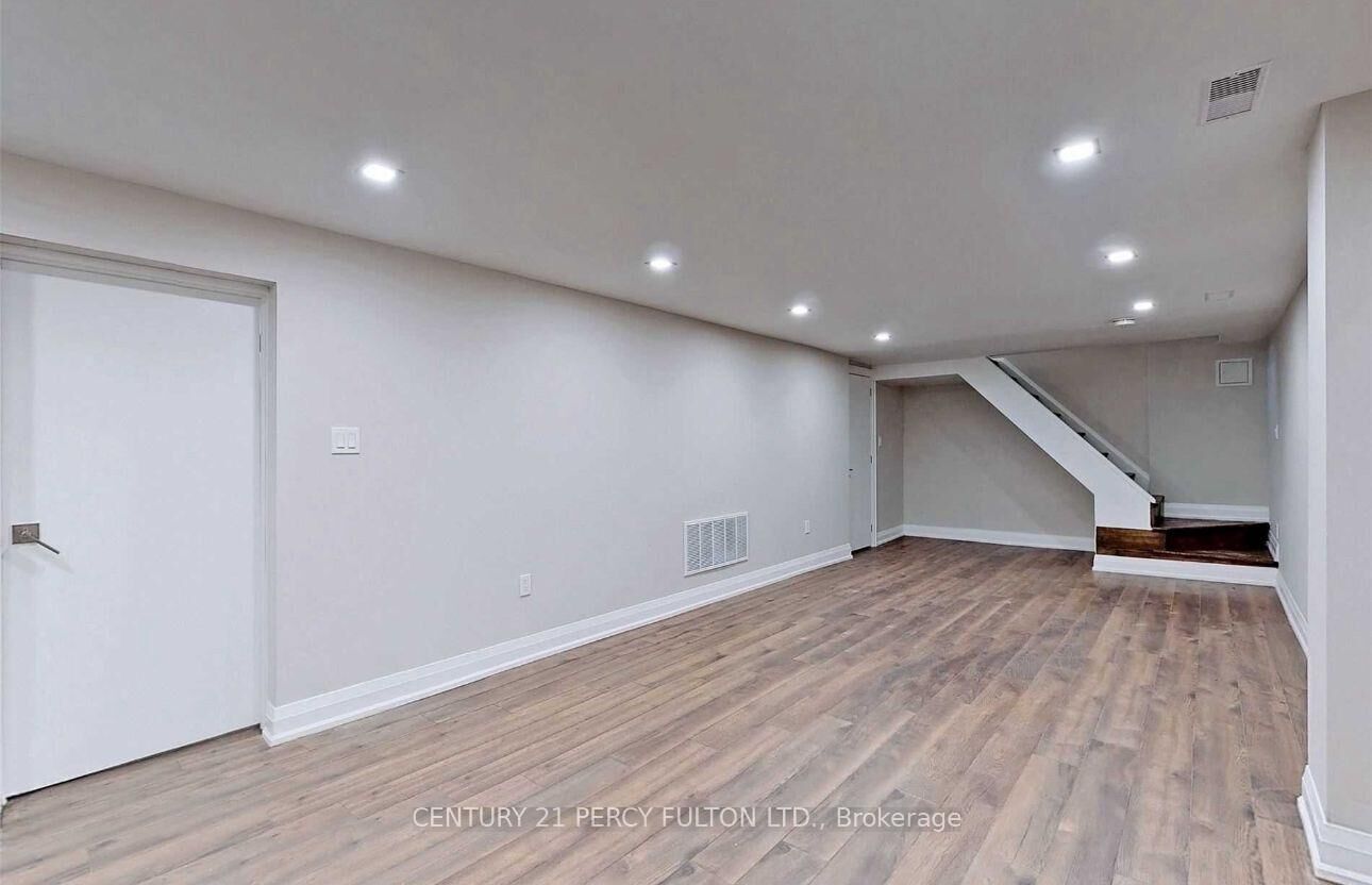 Photo de la propriété: 64 Royal Orchard Boulevard Bsmt ON L3T 3C5