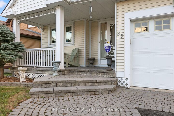 Property Photo:  32 Framingham Crescent  ON K2J 3J8 
