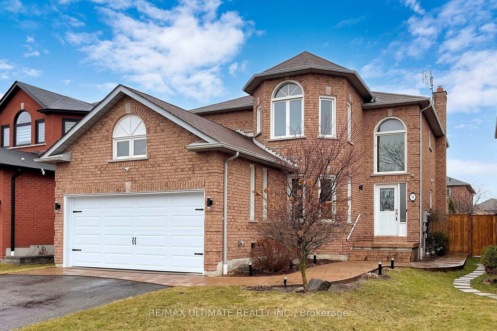 Property Photo:  25 Winterberry Drive  ON L1R 1Z2 