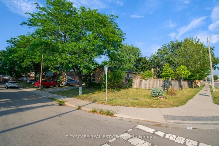 Property Photo: 99 Berrisfield Crescent ON L8T 4X1