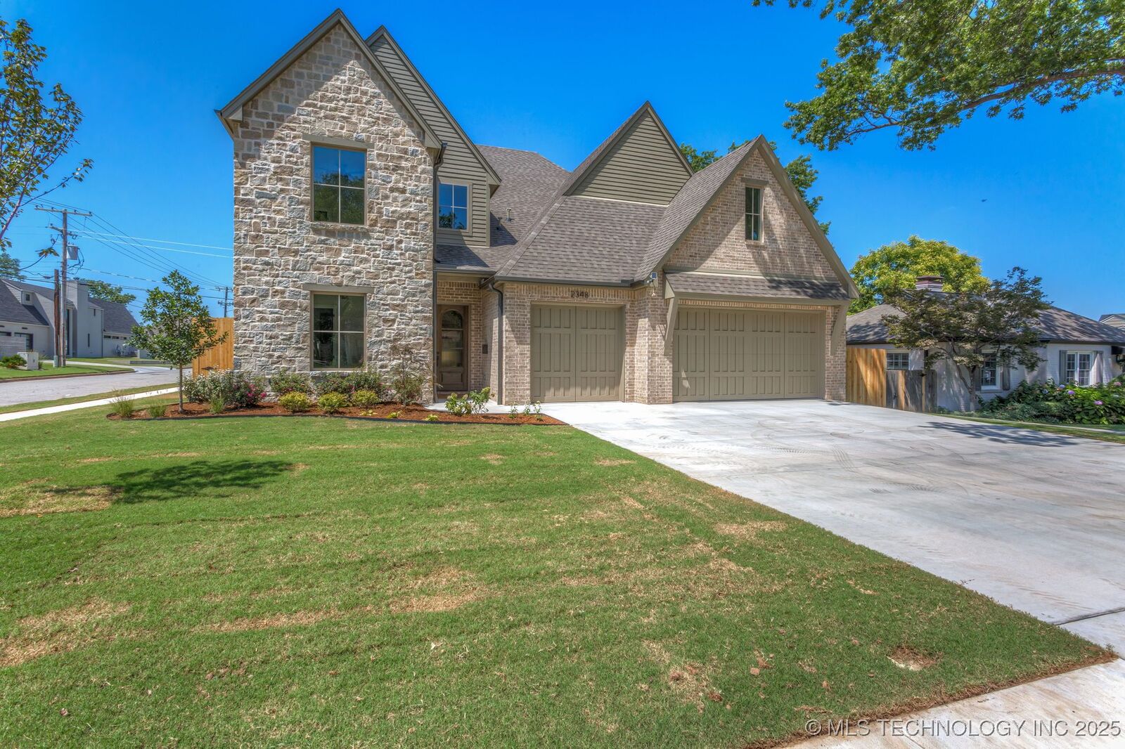 Property Photo:  2348 S Columbia Place  OK 74114 