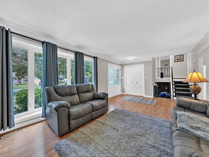 Photo de la propriété:  127 McCallum Drive  ON N9Y 1G7 