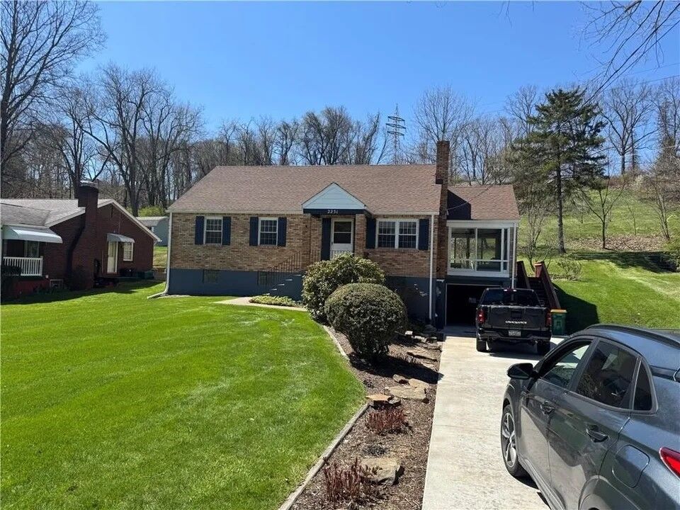 Property Photo:  2251 Montgomery Rd  PA 15143 
