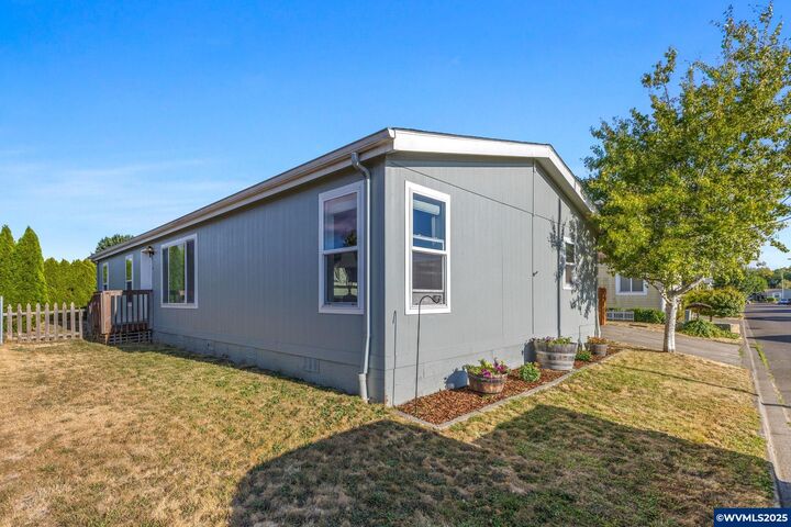 Property Photo: 1154 SW Emma Dr OR 97128