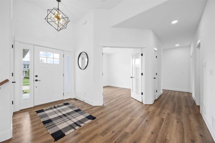 Property Photo:  200 Cherry Park Drive NW  IA 52405 