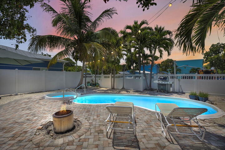 Property Photo:  16 Janet Place  FL 33037 