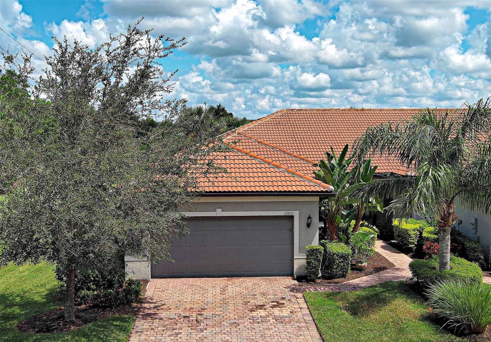 Property Photo:  13916 Alafaya Street  FL 34293 