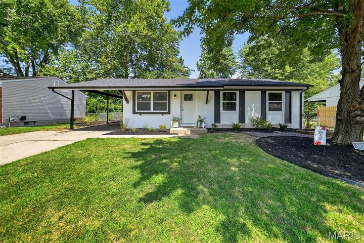 3420 Ipswich Lane  St Charles MO 63301 photo