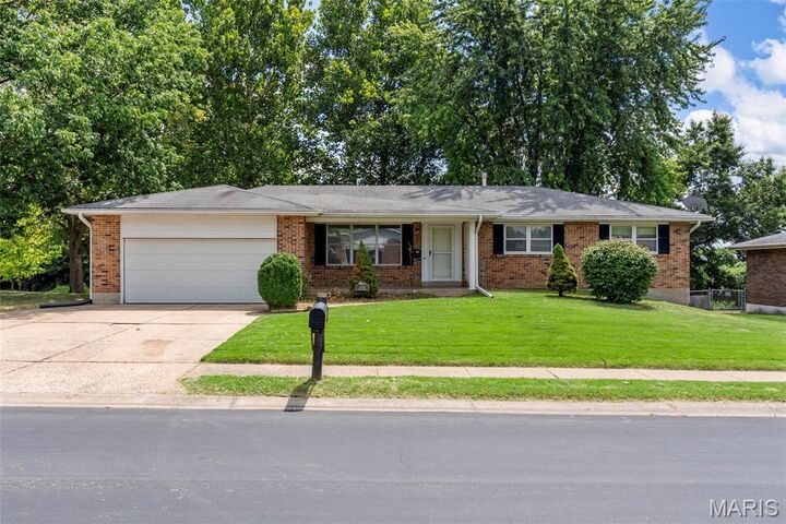 1520 Huncker Drive  St Charles MO 63301 photo