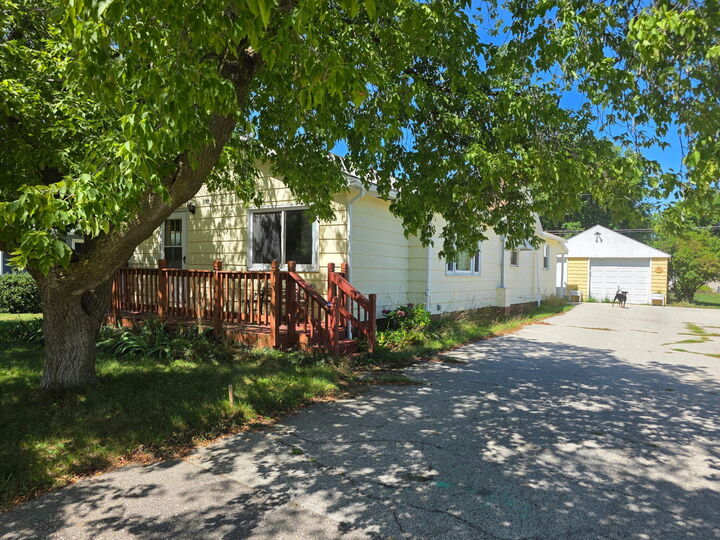 913 Lawndale Street  Ludington MI 49431 photo