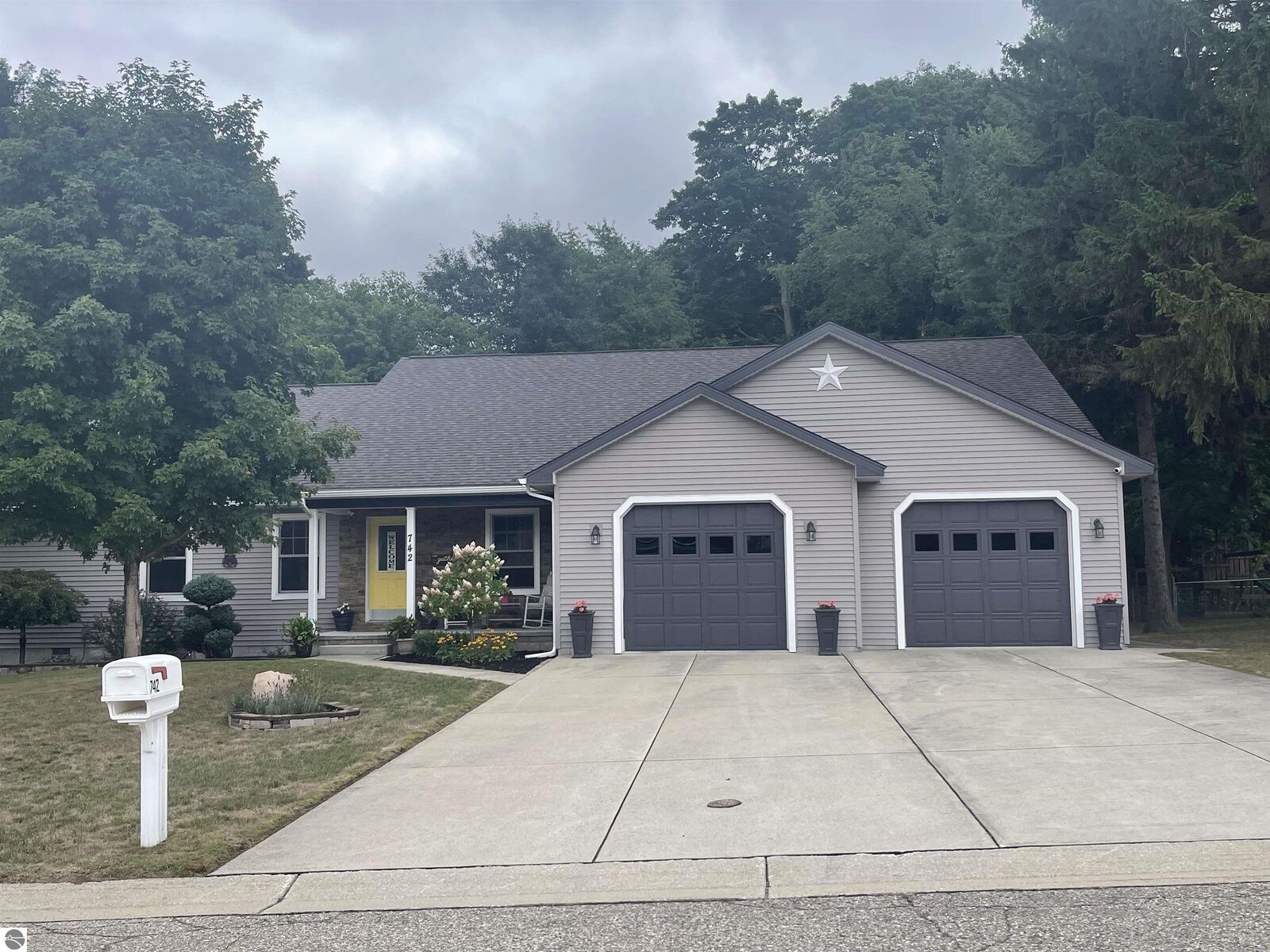 Property Photo: 742 Blossomwood Drive MI 48617