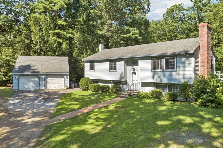 Property Photo:  1 Hildreth Drive  NH 03052 