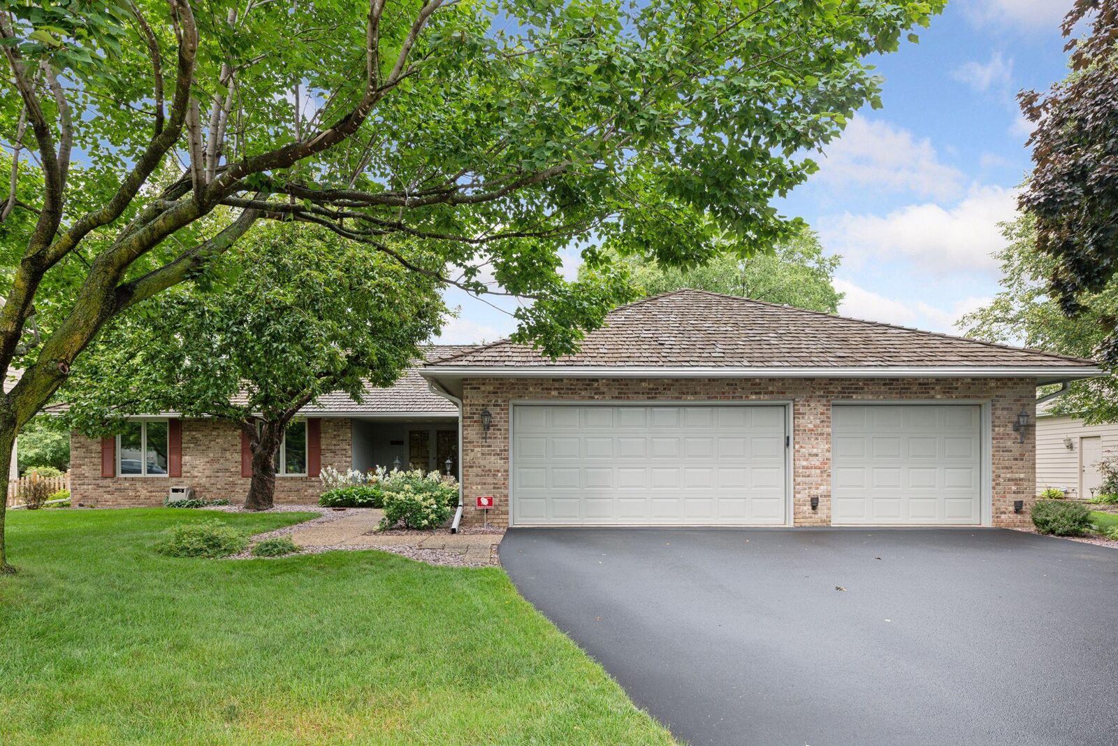 Property Photo: 11340 Louisiana Avenue S MN 55438