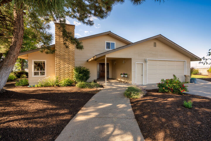 Property Photo: 547 SW Bear Drive OR 97741
