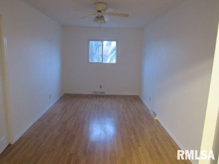 Property Photo: 1928 Brentwood Drive B IL 61571-9999