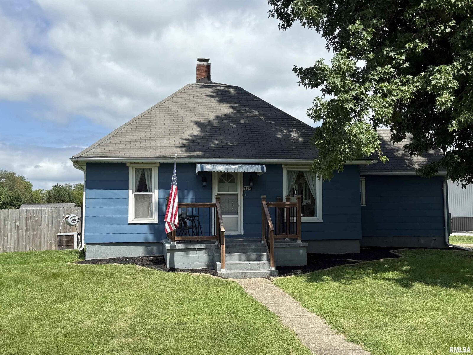 Property Photo:  975 Old West Locust Street  IL 61520 