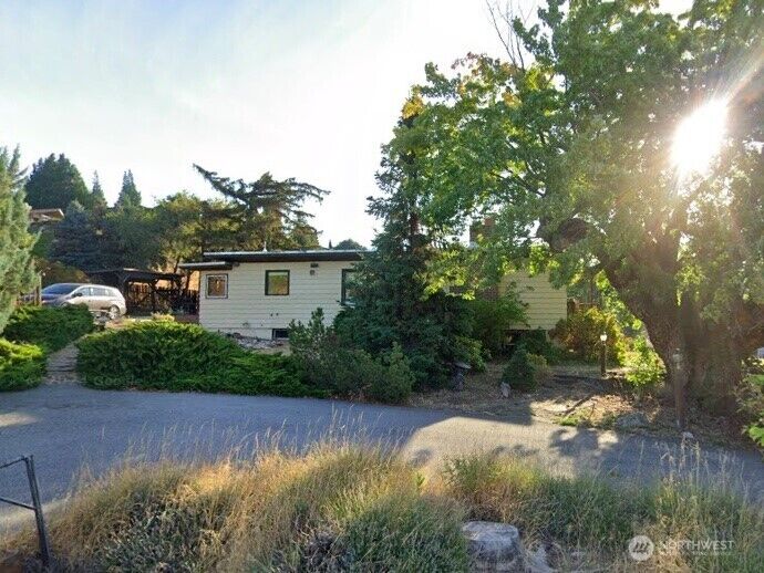 Property Photo: 408 Sunnyslope Heights Road WA 98801