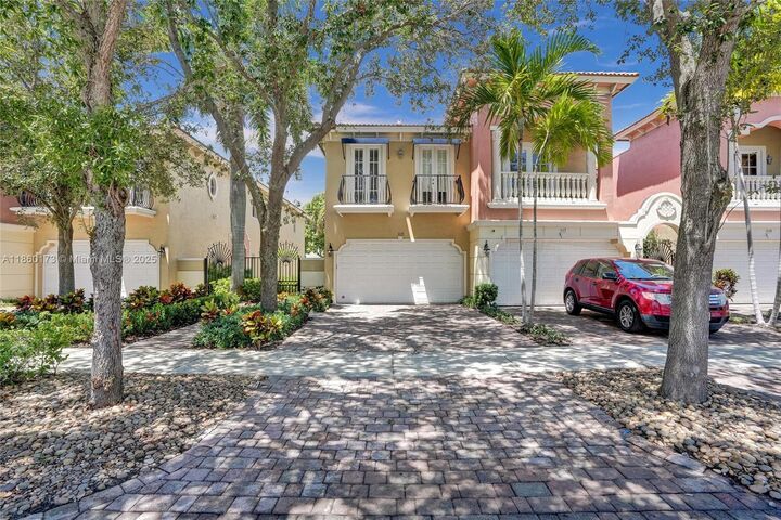 Property Photo: 1115 NE 14th Ave FL 33304