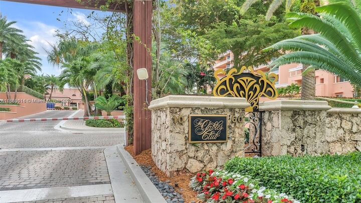 Property Photo: 10 Edgewater Dr 4H FL 33133
