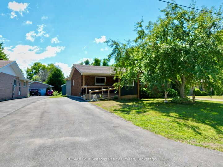 Property Photo:  225 Christopher Street  ON L0M 1S0 