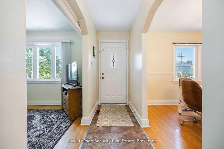 Property Photo: 405 Rustic Road ON M6L 1W8