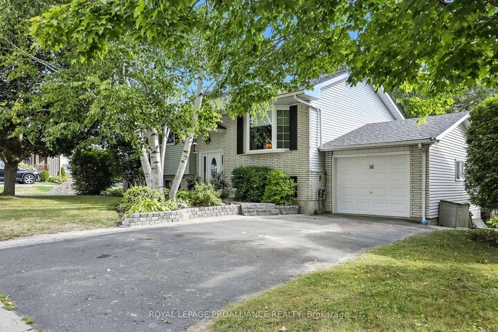 Property Photo:  16 Durham Street N  ON K0K 1S0 