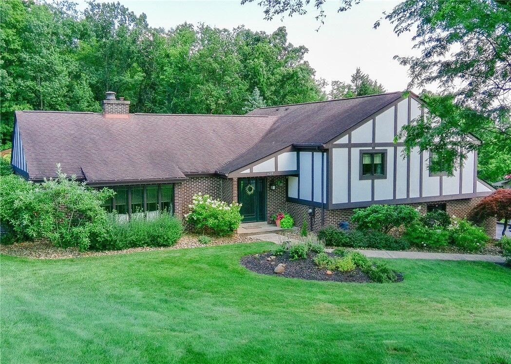 Property Photo:  620 Timberline Ln  PA 15672 