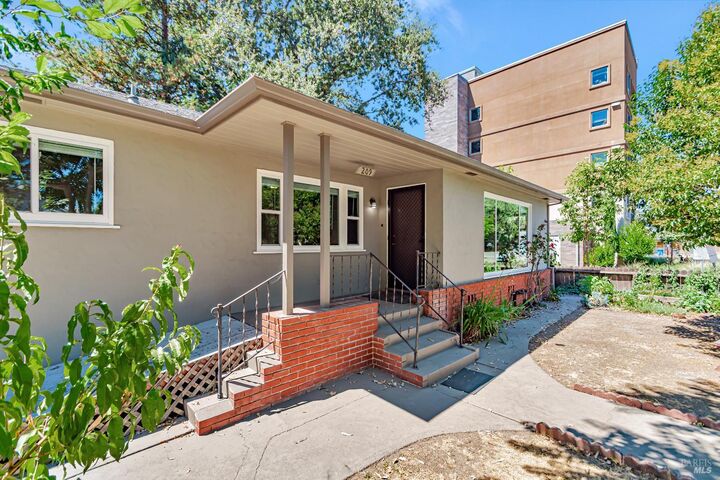 Property Photo:  209 Decoe Street  CA 95401 