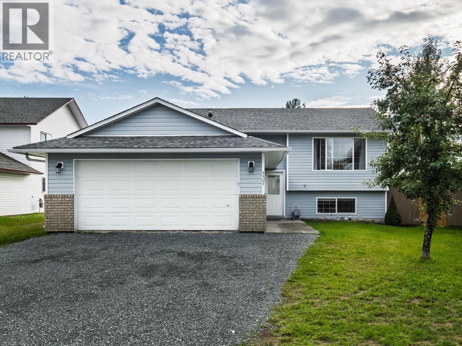 Property Photo:  5507 Woodoak Crescent  BC V2K 5A6 