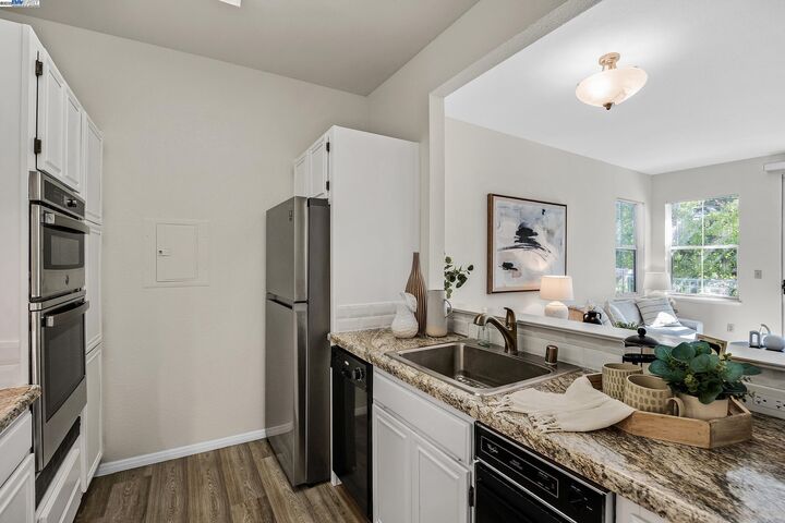 Property Photo: 1860 Tice Creek Dr 1406 CA 94595
