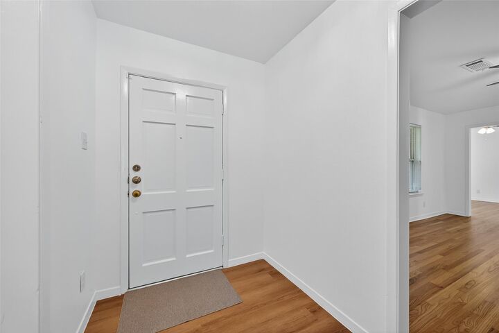 Property Photo:  8210 Edgemoor Drive  TX 77036 