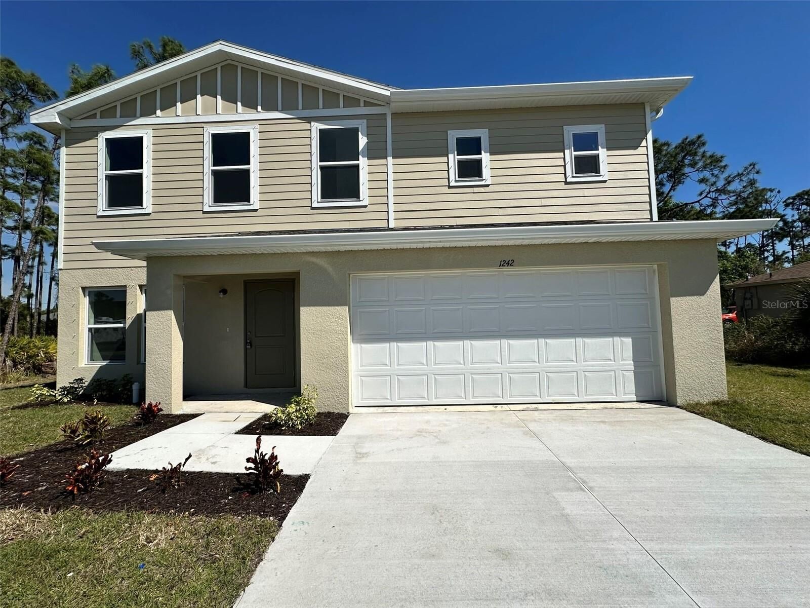 Property Photo: 1242 Autumn Street FL 33980