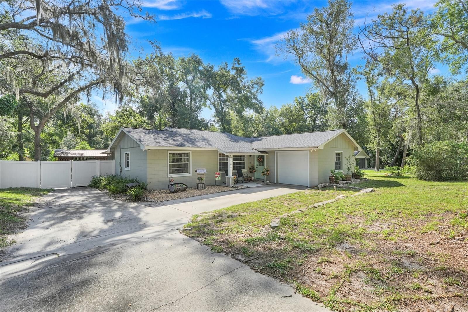 Property Photo: 11817 Oswalt Road FL 34711