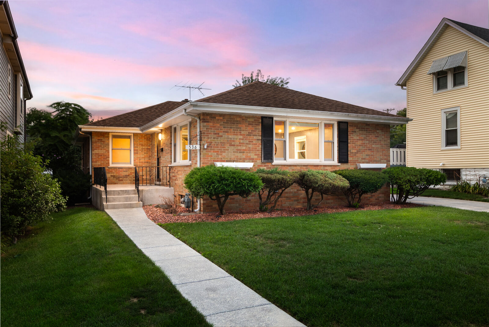 Property Photo: 536 Prairie Avenue IL 60515