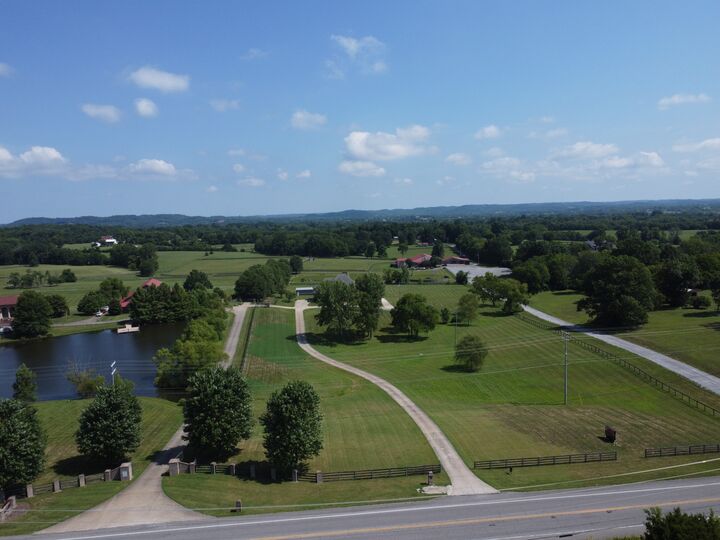 Property Photo: 1616 Long Hollow Pike TN 37066