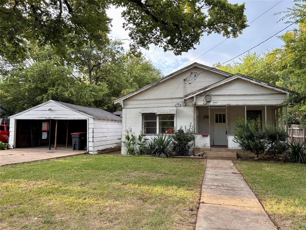 Property Photo:  3024 Bonham Street  TX 75460 