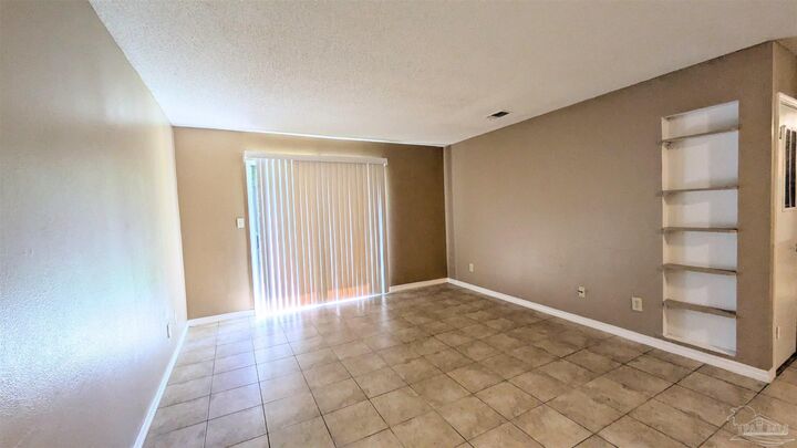 Property Photo: 8160 Stonebrook Dr C FL 32514