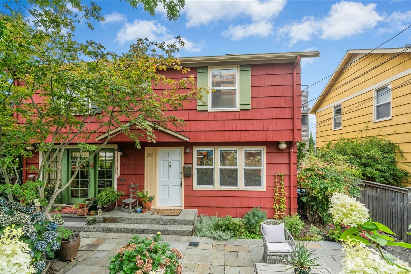 Property Photo:  2303  Minor Avenue E  WA 98102 