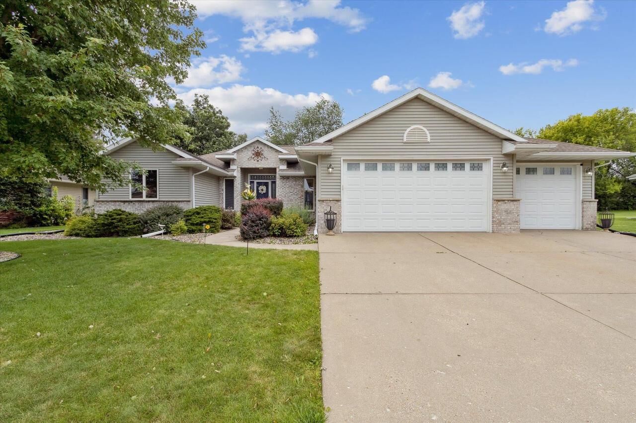 Property Photo: 4295 Huntinghorne Drive WI 53546