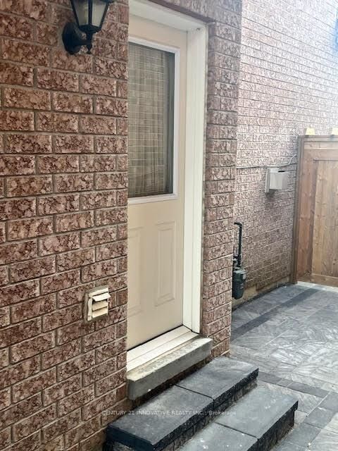 Property Photo:  43 Starfire Drive Bsmt Apt #3  ON M1C 5K1 