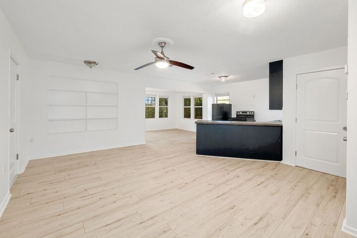 Property Photo:  18502 E Lakeview Drive  TX 78645 