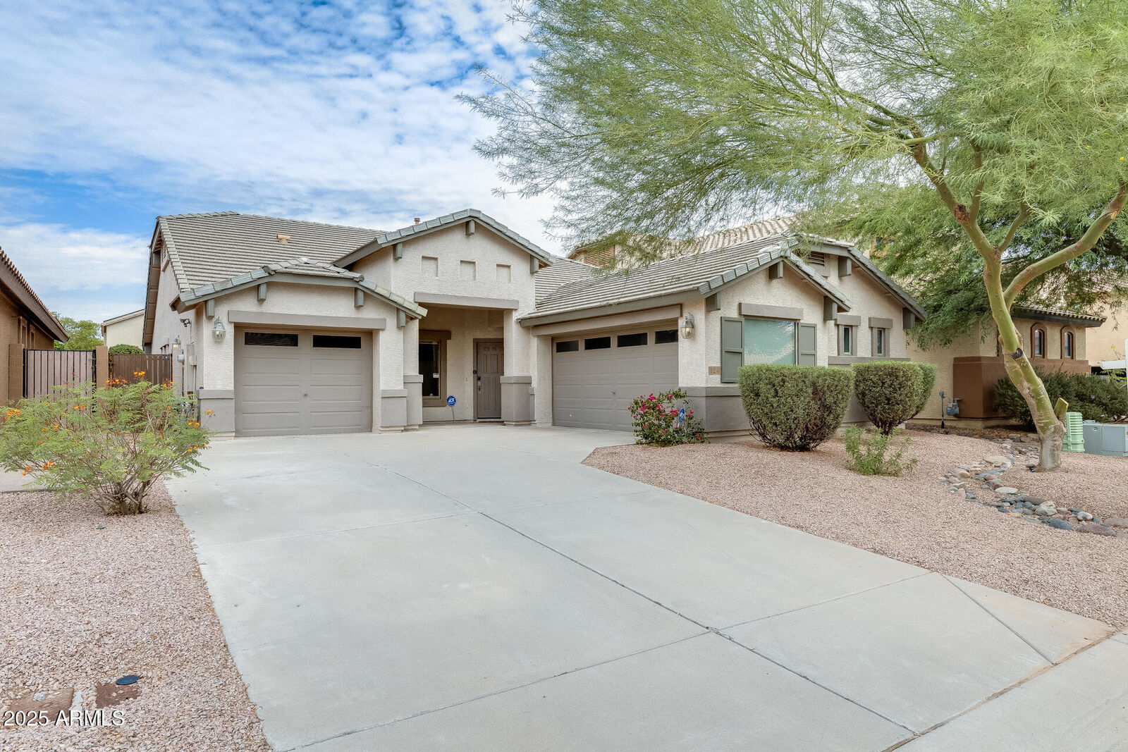Property Photo: 124 W Red Mesa Trail AZ 85143