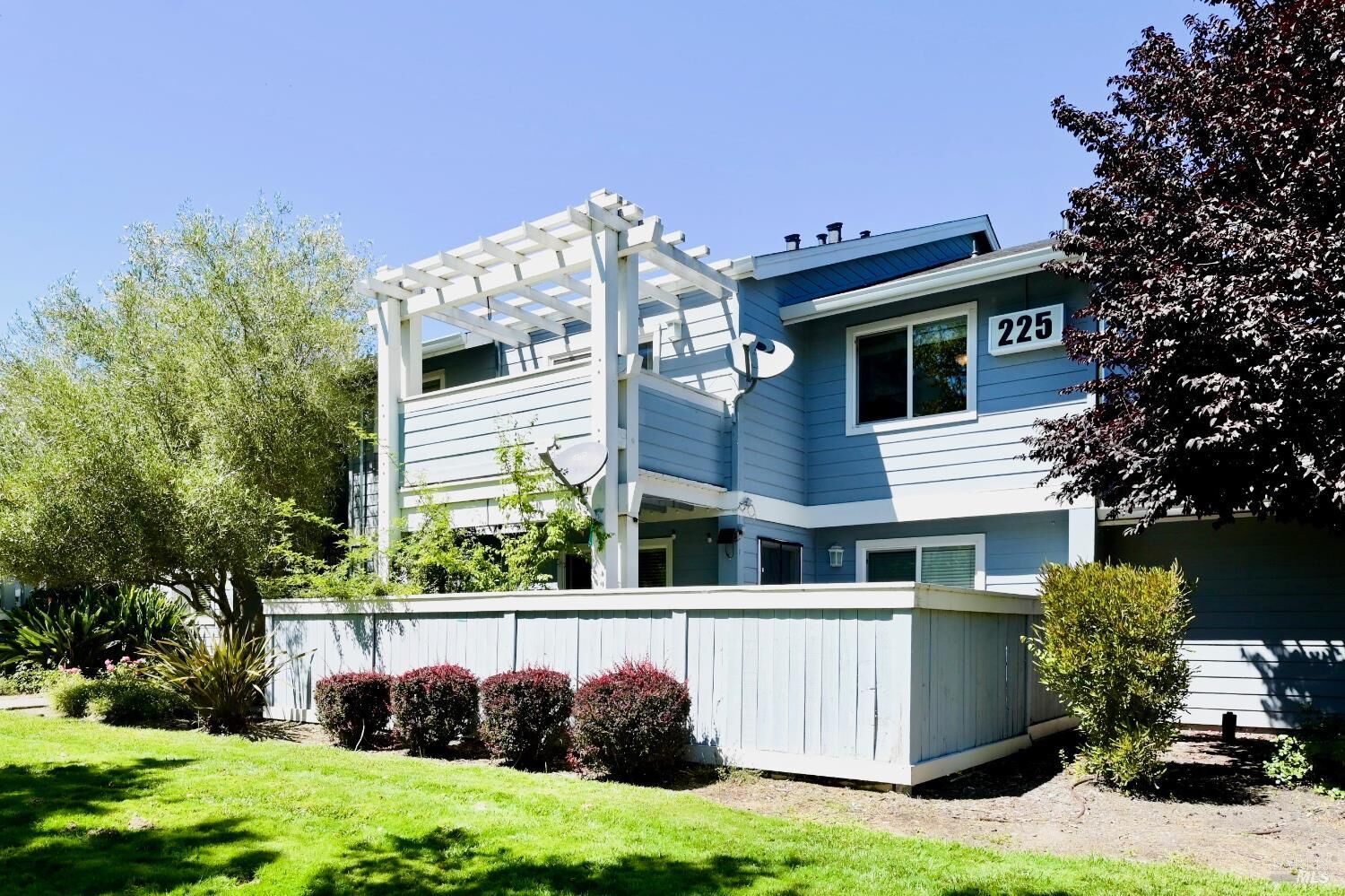 Property Photo: 225 Burt Street 34 CA 95407