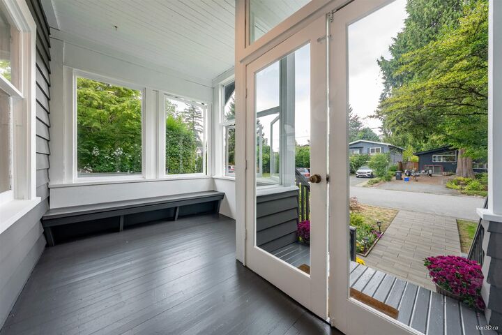 Photo de la propriété: 1866 Bowser Avenue BC V7P 2Y7