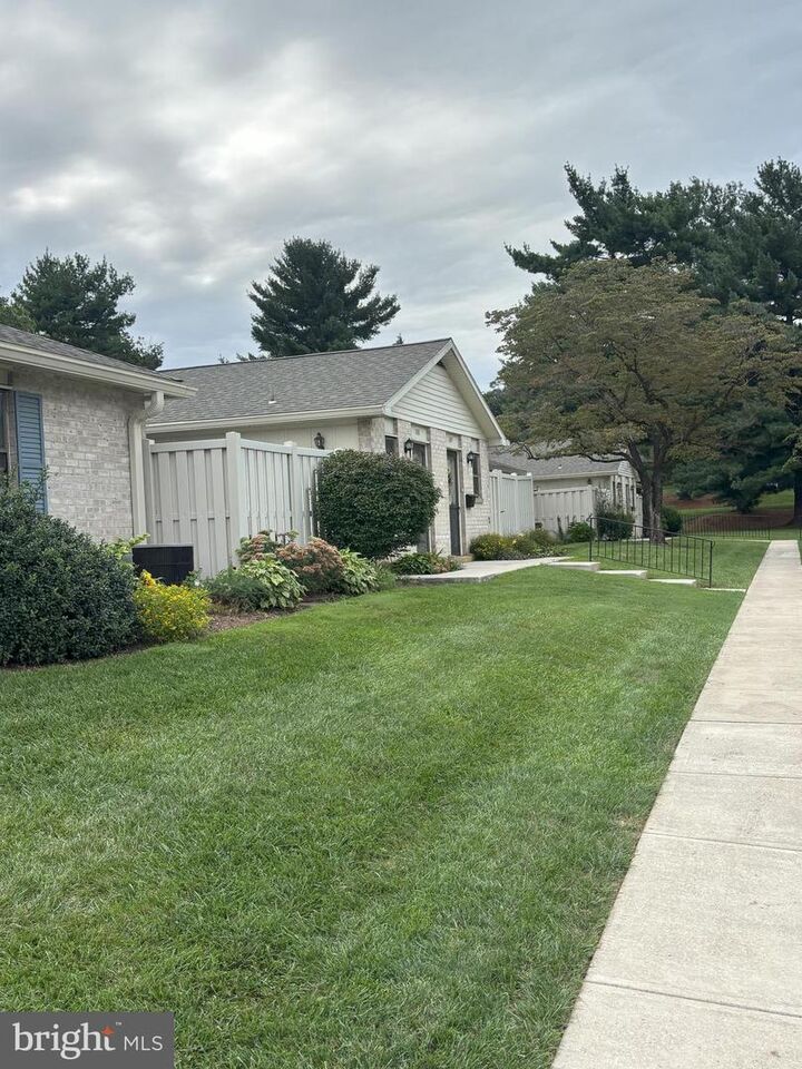 Property Photo:  189 Valleybrook Drive  PA 17601 